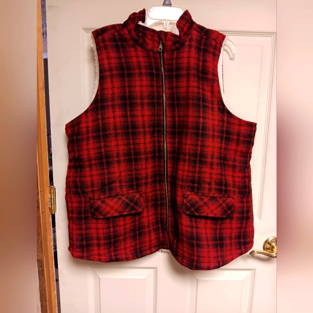 Maurices Buffalo Plaid Vest with Fleece Lining. NWT